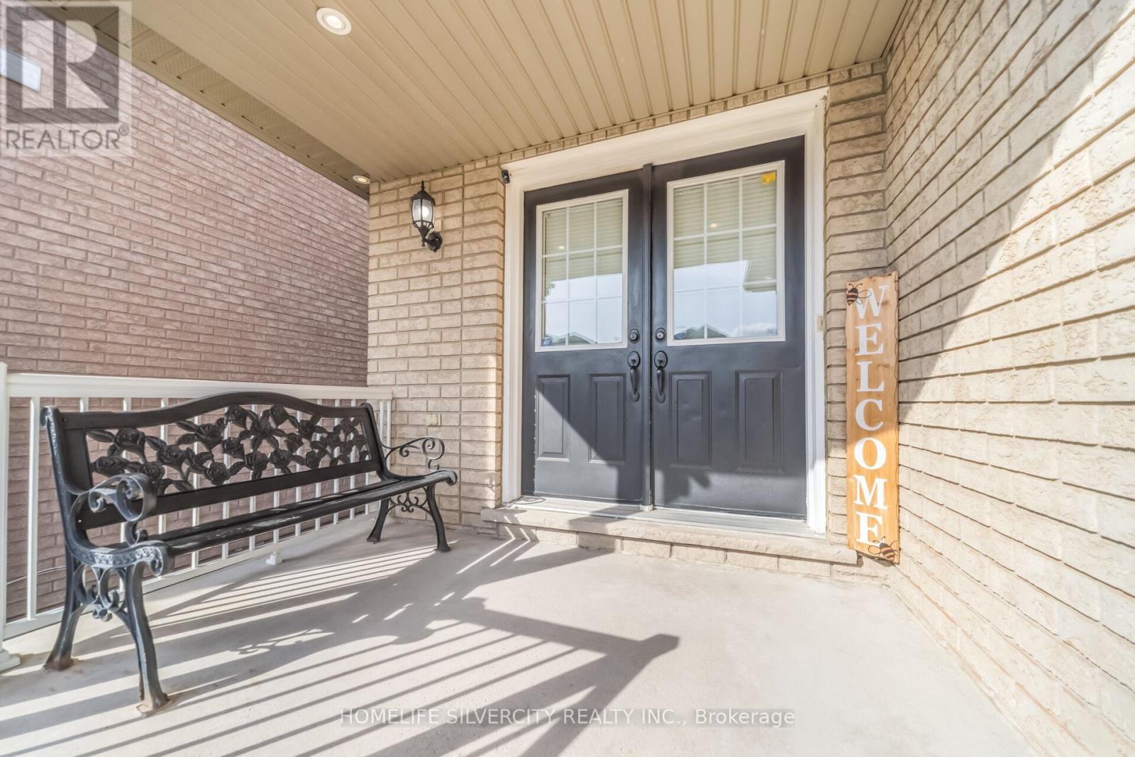 15 Newark Way, Brampton, Ontario  L7A 2V1 - Photo 5 - W13680196
