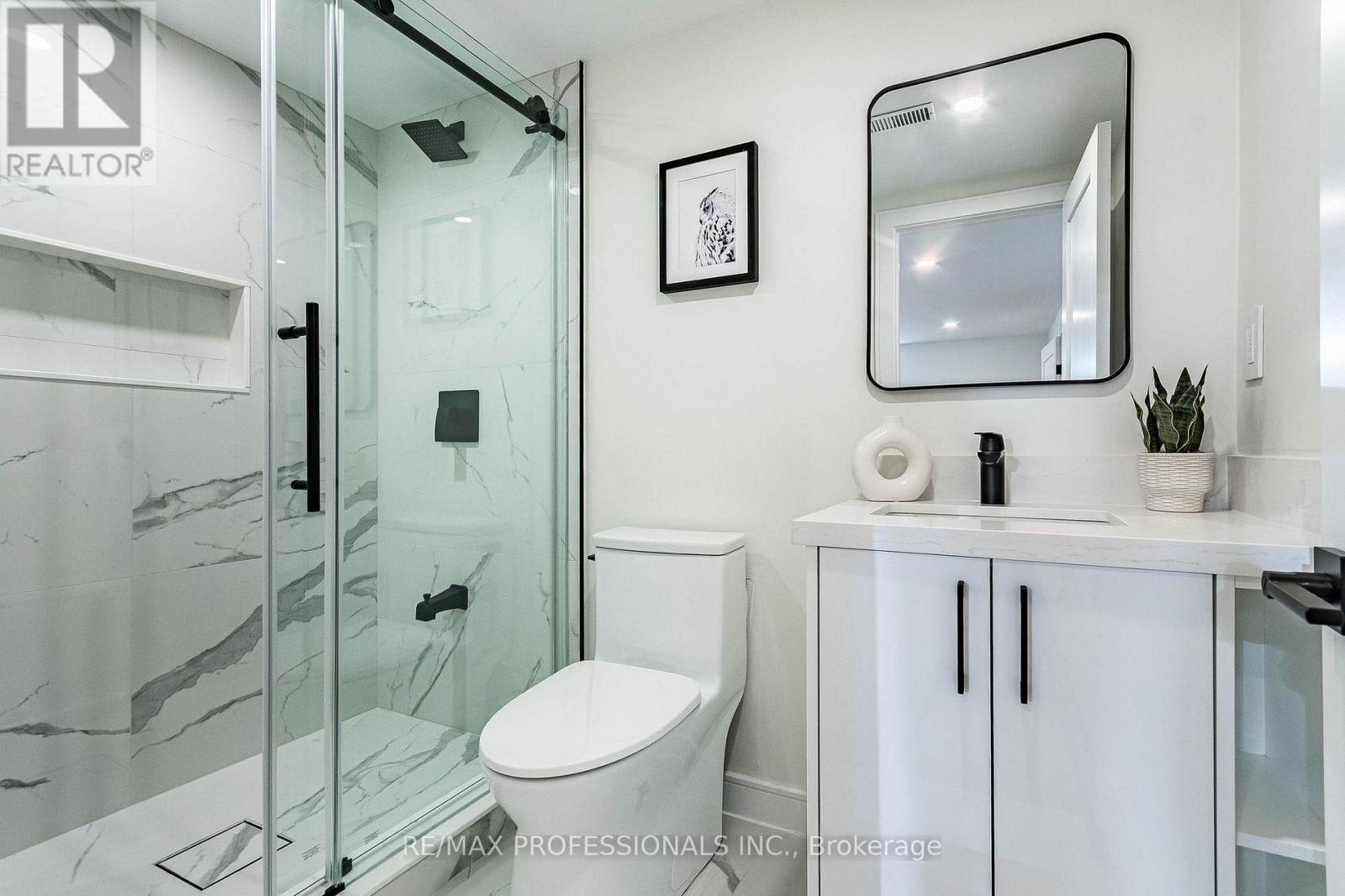 Lower - 48 Lloyd Manor Road, Toronto, Ontario  M9B 5H7 - Photo 10 - W13680202