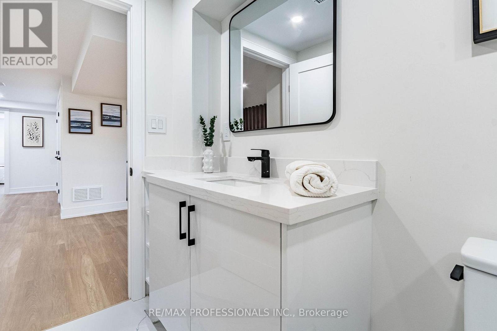 Lower - 48 Lloyd Manor Road, Toronto, Ontario  M9B 5H7 - Photo 13 - W13680202