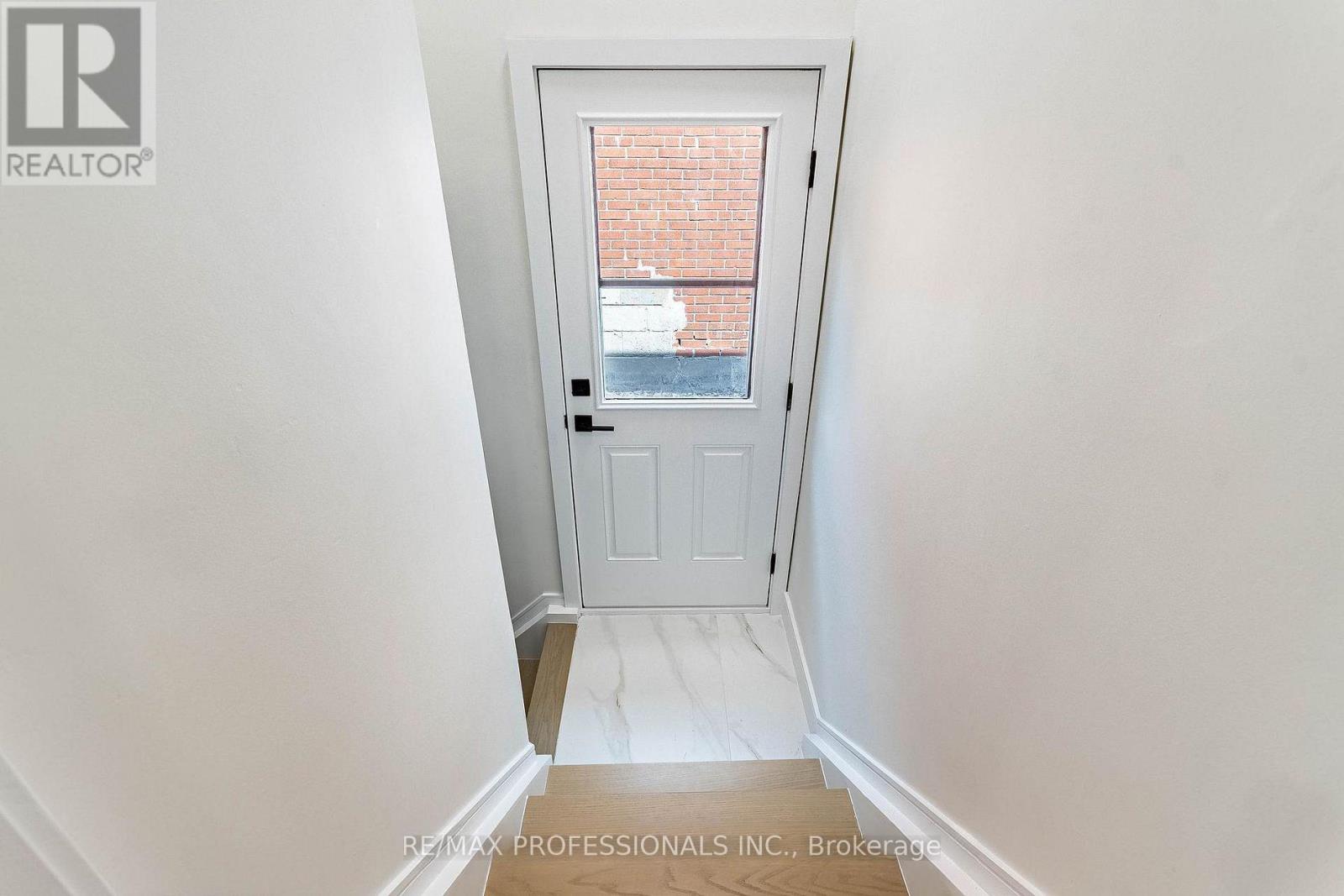 Lower - 48 Lloyd Manor Road, Toronto, Ontario  M9B 5H7 - Photo 3 - W13680202