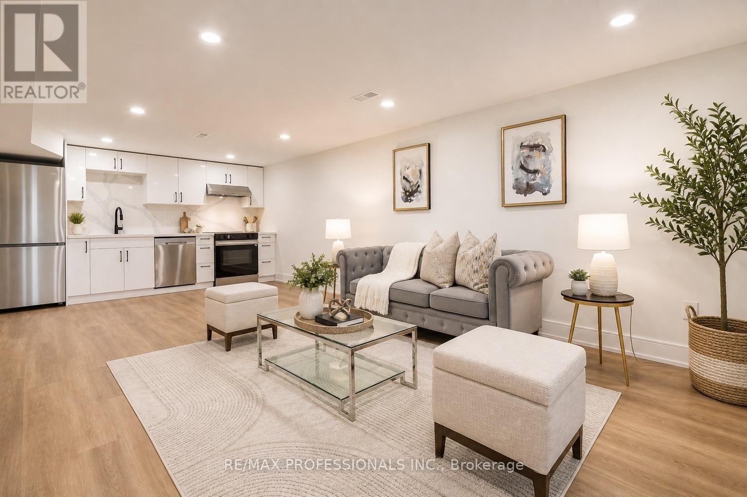 Lower - 48 Lloyd Manor Road, Toronto, Ontario  M9B 5H7 - Photo 5 - W13680202