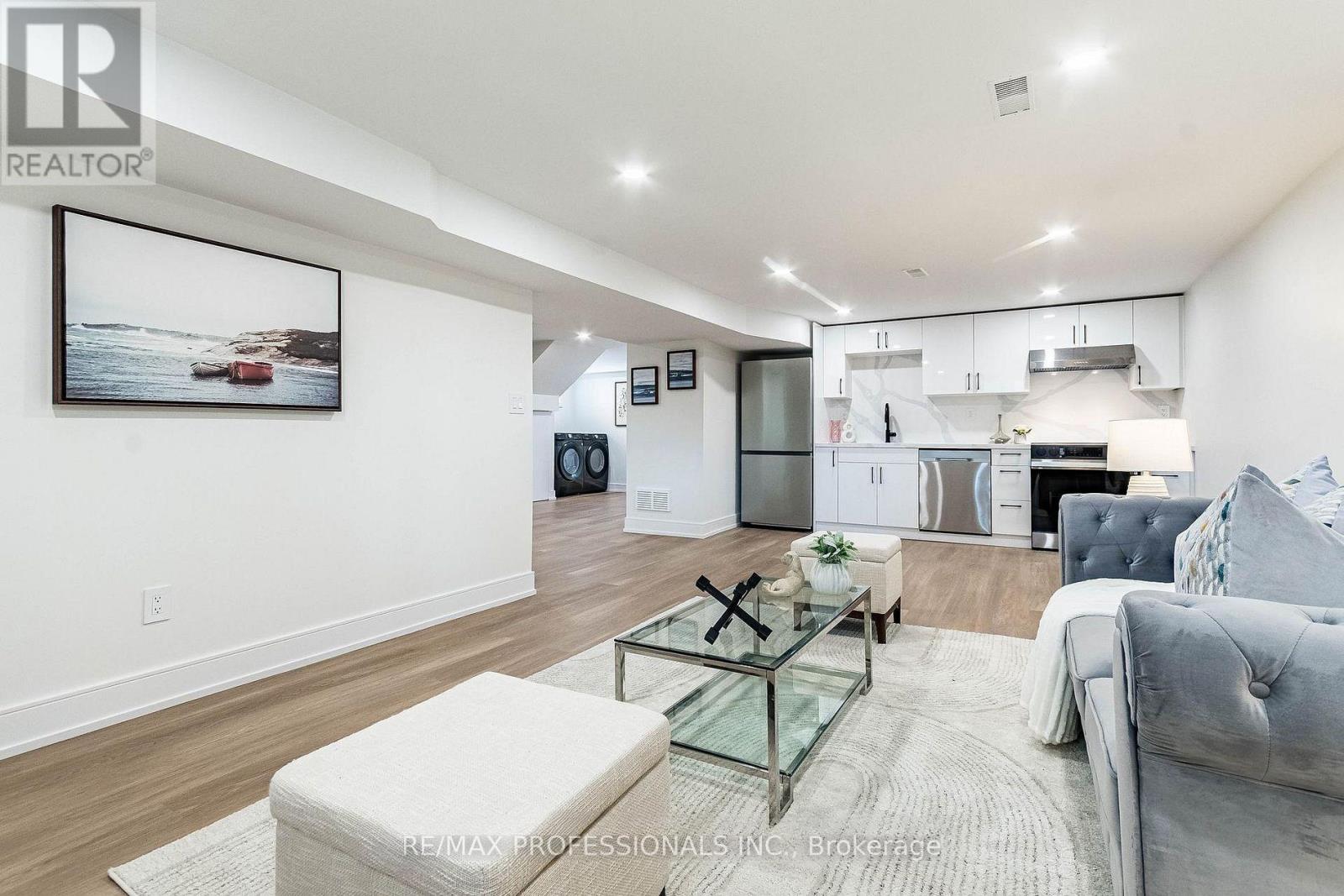 Lower - 48 Lloyd Manor Road, Toronto, Ontario  M9B 5H7 - Photo 6 - W13680202
