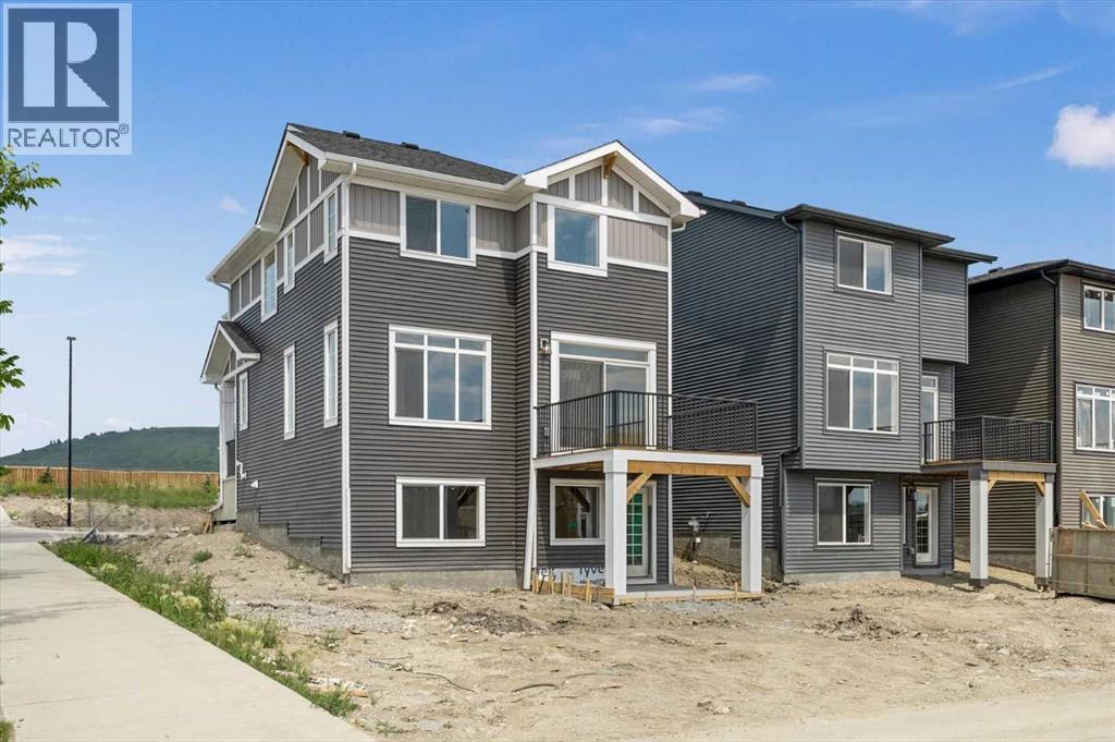 4 Topaz Place, Cochrane, Alberta T4C 3K2 - Photo 3 - A2283463
