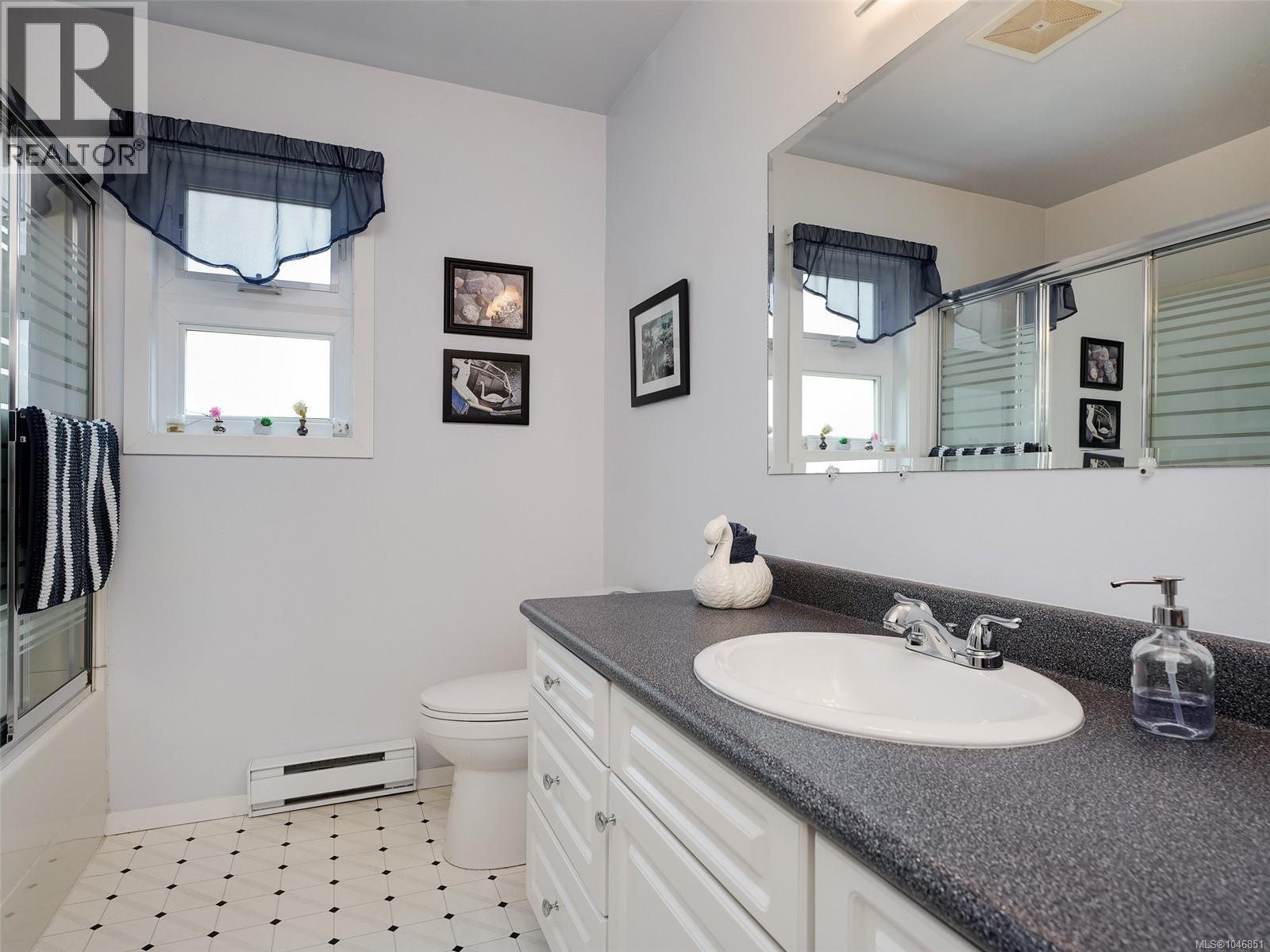 3960 Arlene Pl, Saanich, British Columbia  V8Z 6H9 - Photo 13 - 1046851