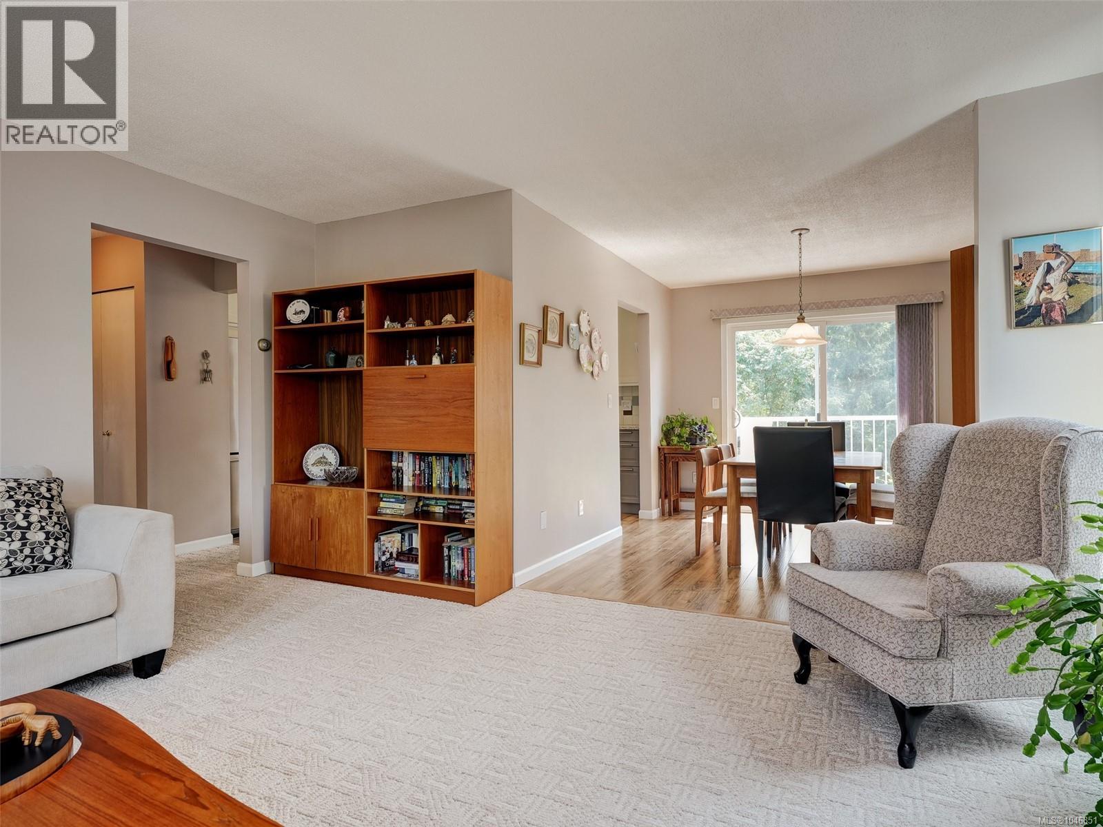 3960 Arlene Pl, Saanich, British Columbia  V8Z 6H9 - Photo 6 - 1046851