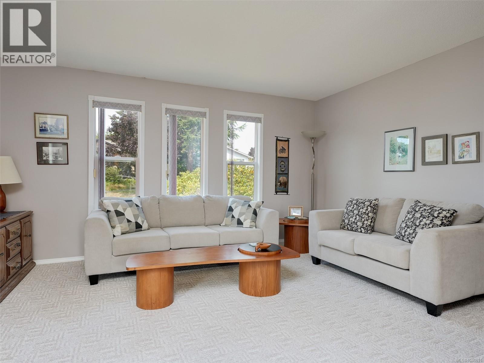 3960 Arlene Pl, Saanich, British Columbia  V8Z 6H9 - Photo 7 - 1046851