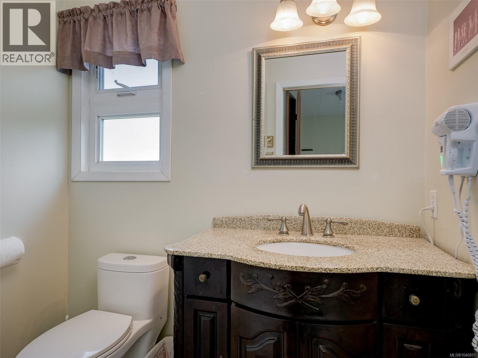 3960 Arlene Pl, Saanich, British Columbia  V8Z 6H9 - Photo 22 - 1046851