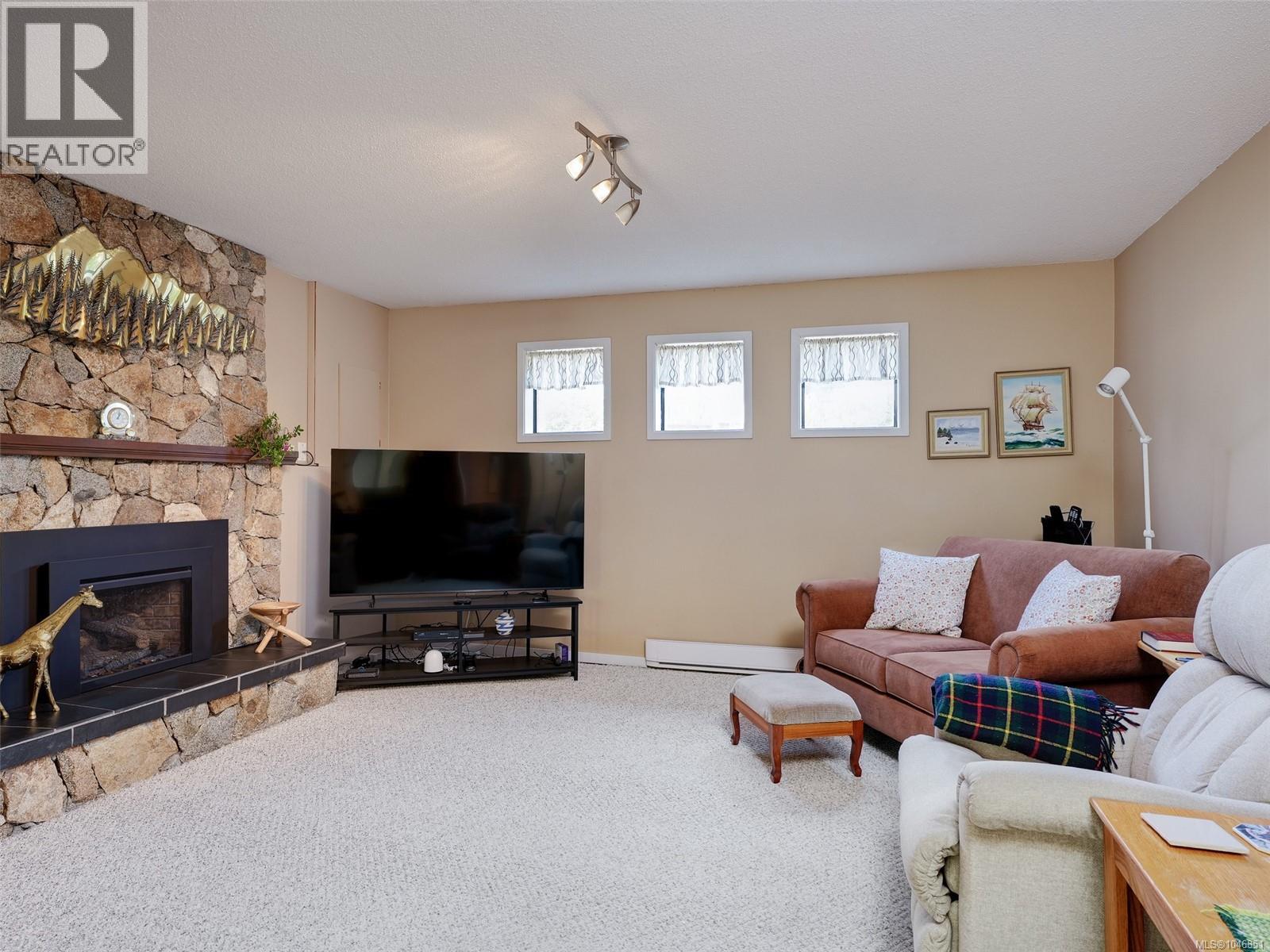 3960 Arlene Pl, Saanich, British Columbia  V8Z 6H9 - Photo 25 - 1046851