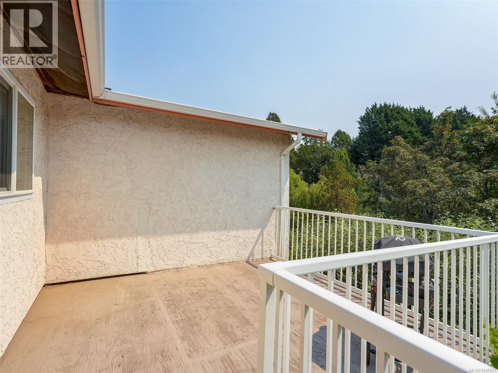 3960 Arlene Pl, Saanich, British Columbia  V8Z 6H9 - Photo 12 - 1046851