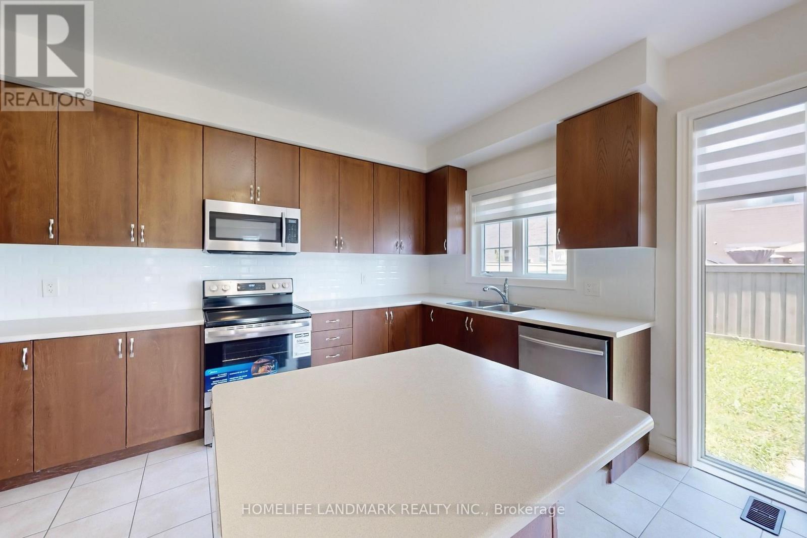 1533 Devine Point, Milton, Ontario  L9E 1H6 - Photo 12 - W13680230