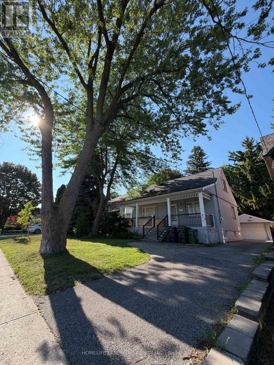 228 HOLLYWOOD AVENUE, Toronto, Ontario