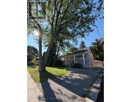 228 HOLLYWOOD AVENUE, Toronto, Ontario