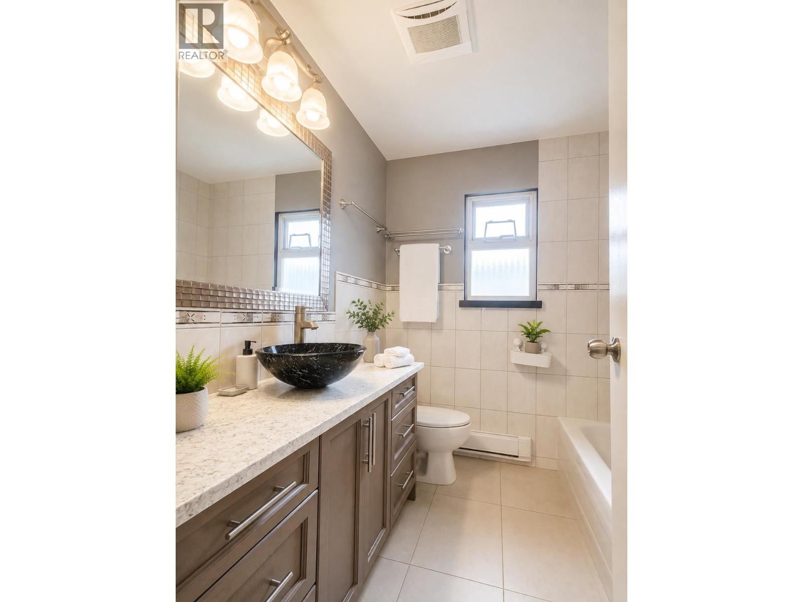 807 Greene Street, Coquitlam, British Columbia  V3C 2B9 - Photo 8 - R3150776