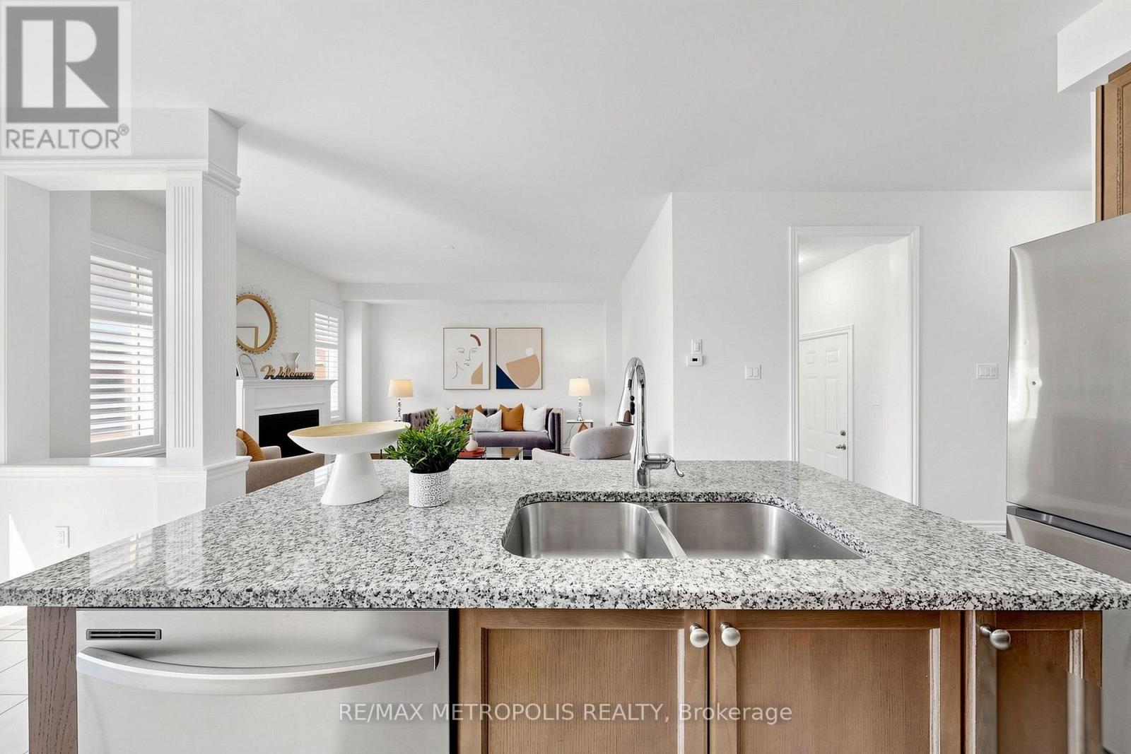 9 Caton Lane, Ajax, Ontario  L1T 0P8 - Photo 19 - E13680012