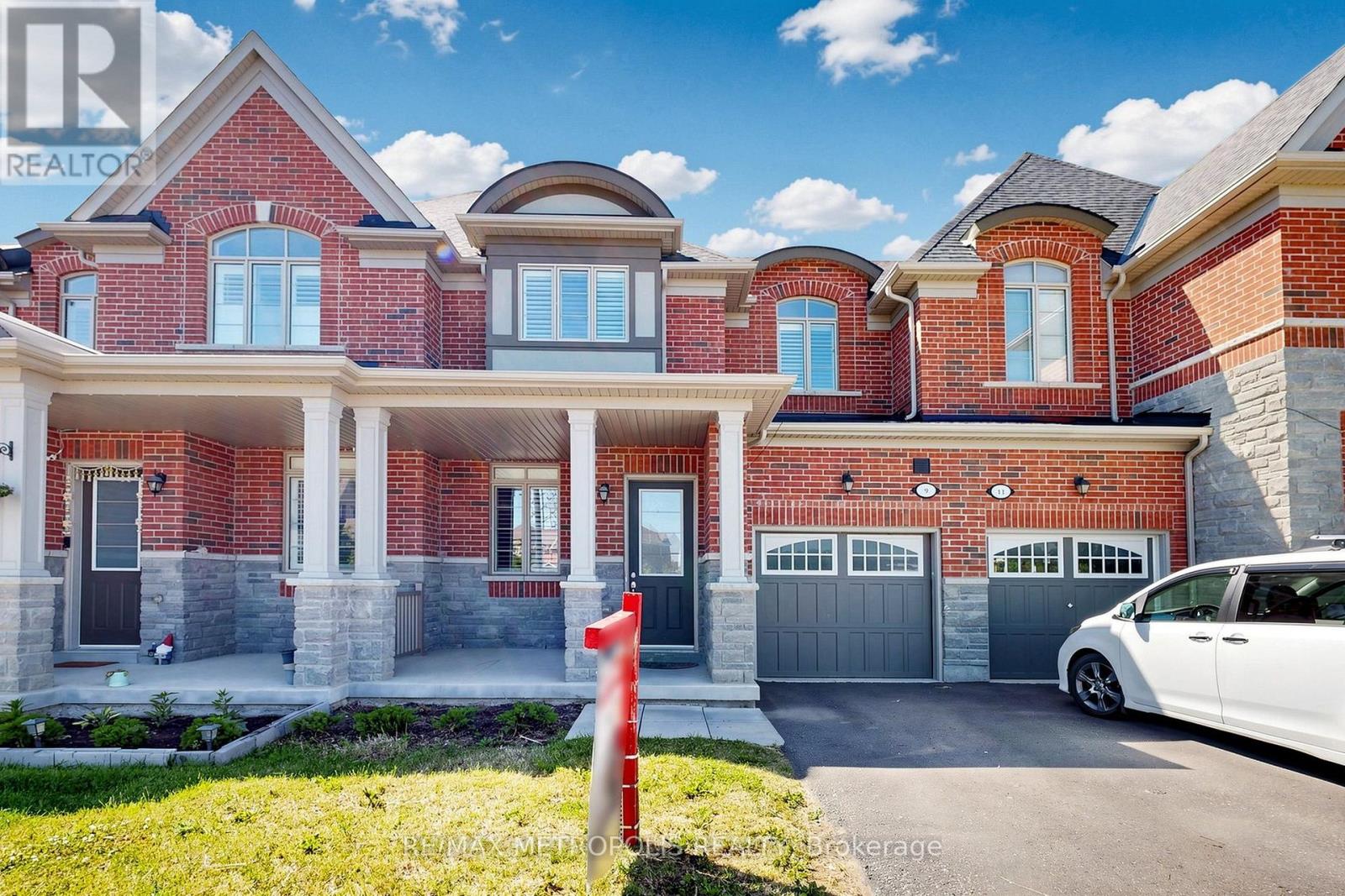 9 CATON LANE, Ajax, Ontario