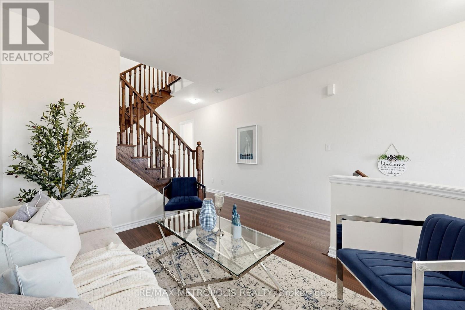 9 Caton Lane, Ajax, Ontario  L1T 0P8 - Photo 7 - E13680012