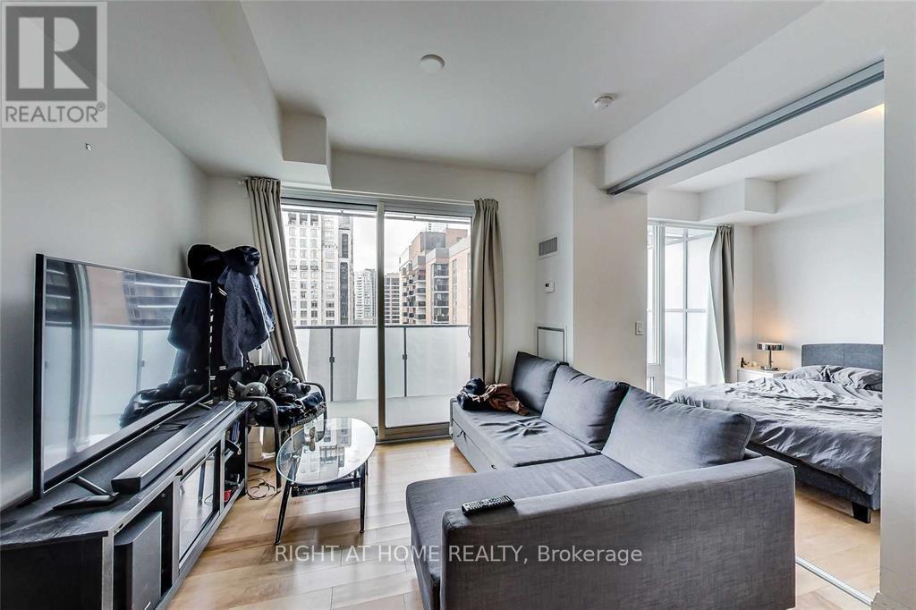 1608 - 65 St Mary Street, Toronto, Ontario  M5S 0A6 - Photo 4 - C13680240