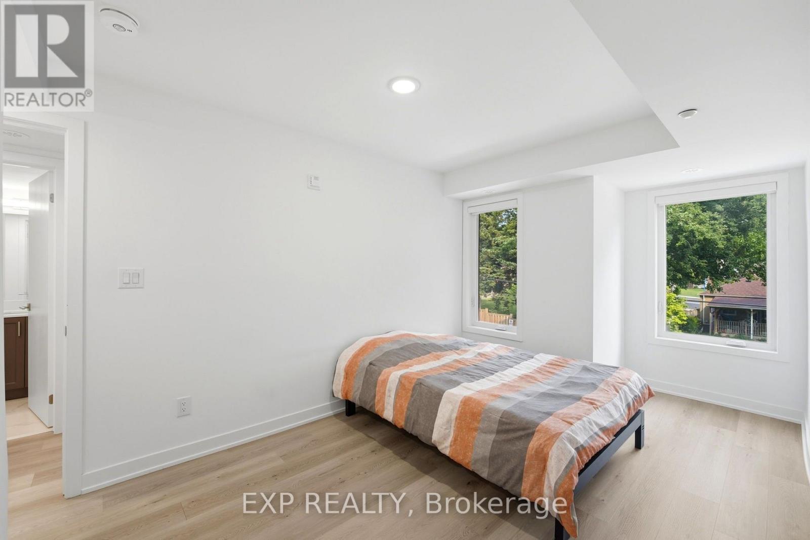 14 - 1475 O'connor Dr Drive, Toronto, Ontario  M4B 2V5 - Photo 10 - E13680248