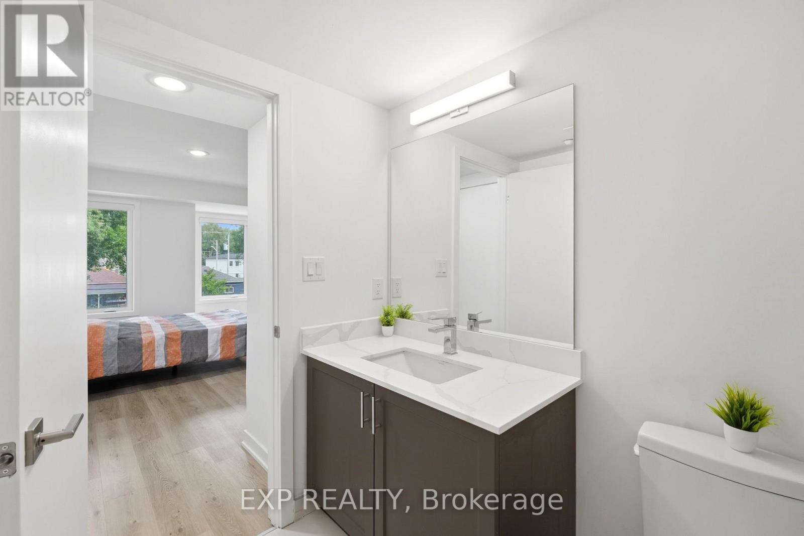 14 - 1475 O'connor Dr Drive, Toronto, Ontario  M4B 2V5 - Photo 15 - E13680248
