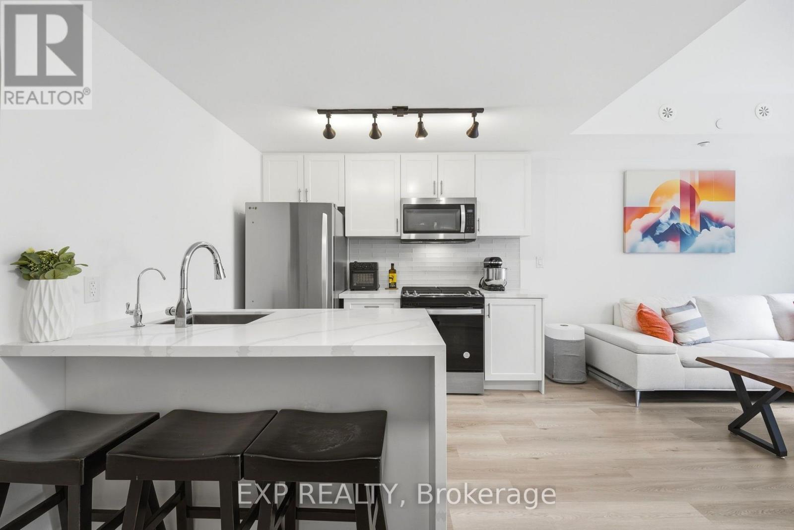 14 - 1475 O'connor Dr Drive, Toronto, Ontario  M4B 2V5 - Photo 3 - E13680248