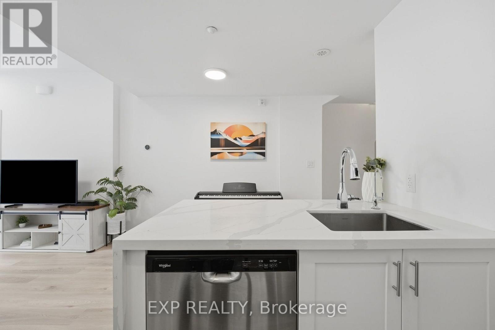 14 - 1475 O'connor Dr Drive, Toronto, Ontario  M4B 2V5 - Photo 7 - E13680248