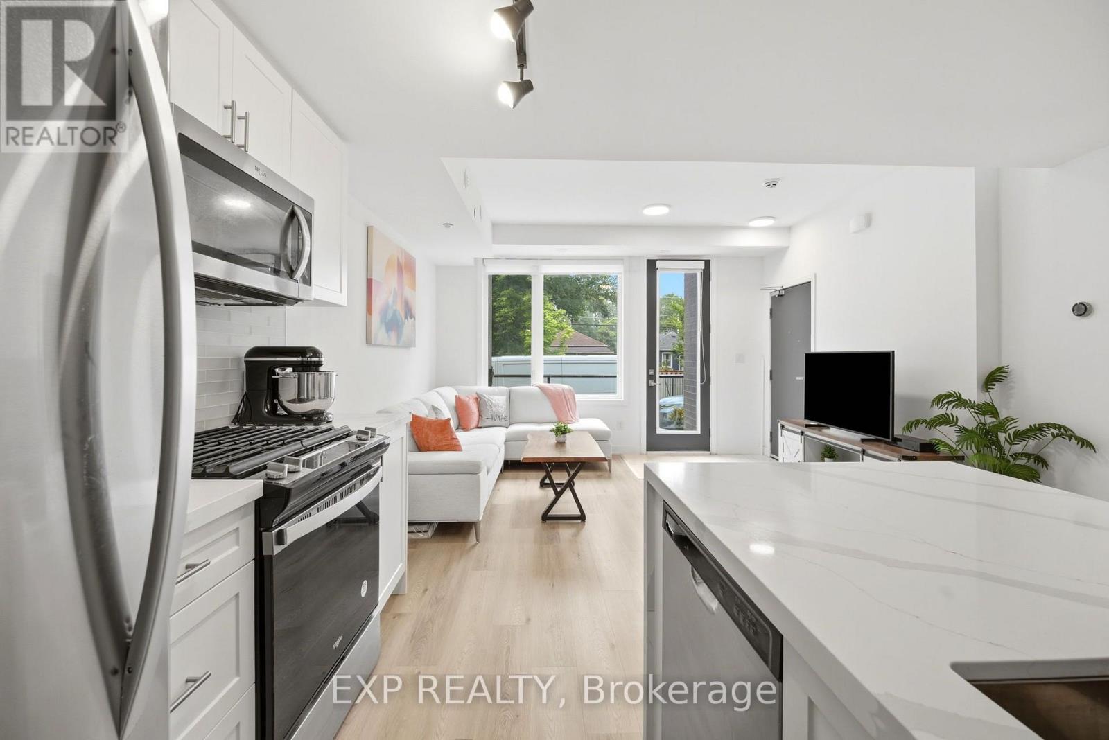 14 - 1475 O'connor Dr Drive, Toronto, Ontario  M4B 2V5 - Photo 8 - E13680248