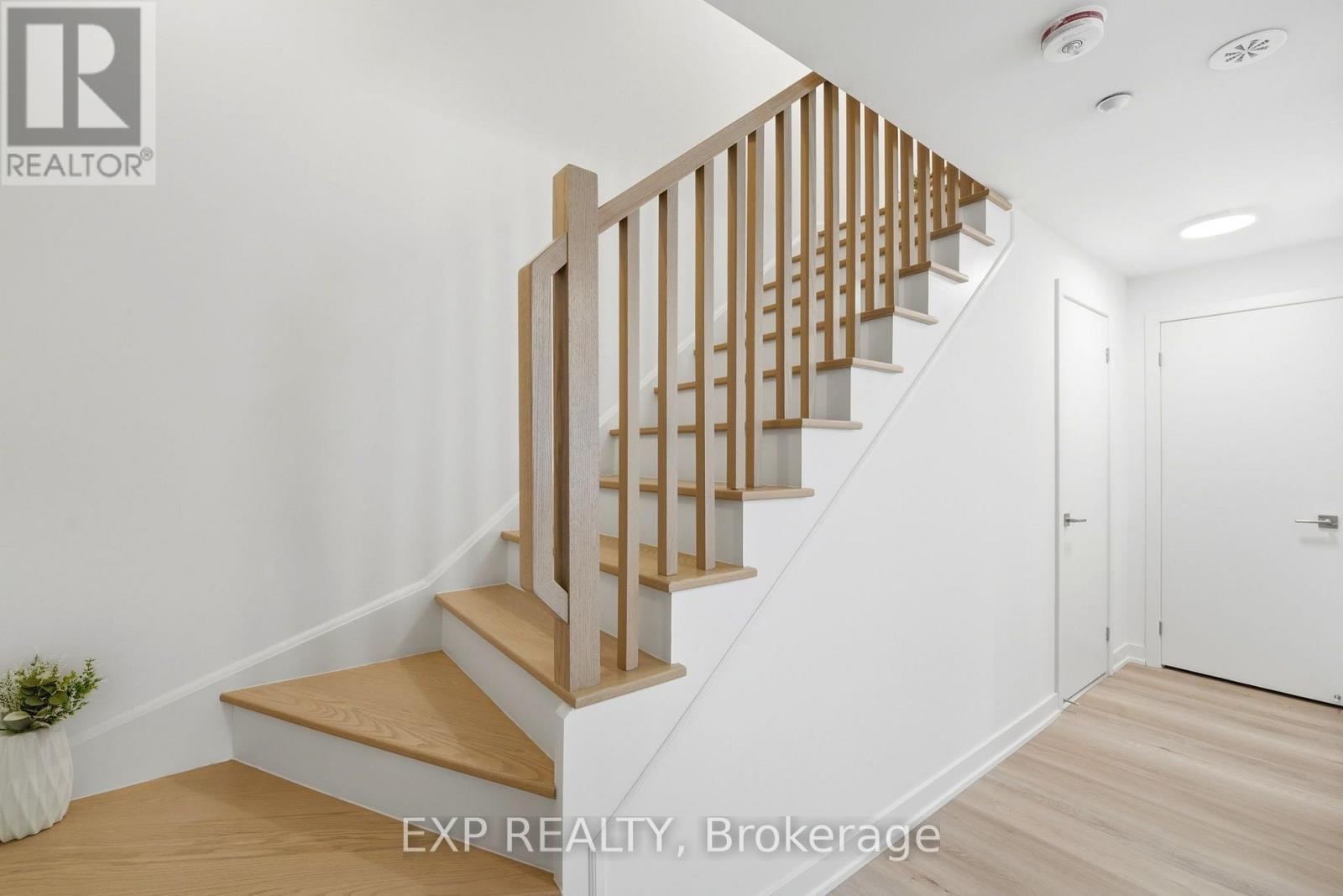 14 - 1475 O'connor Dr Drive, Toronto, Ontario  M4B 2V5 - Photo 9 - E13680248