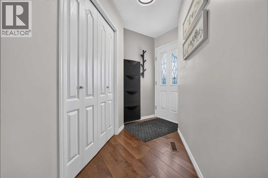 138 Tuscarora Way NW, Calgary, Alberta  T3L 2H1 - Photo 5 - A2311355