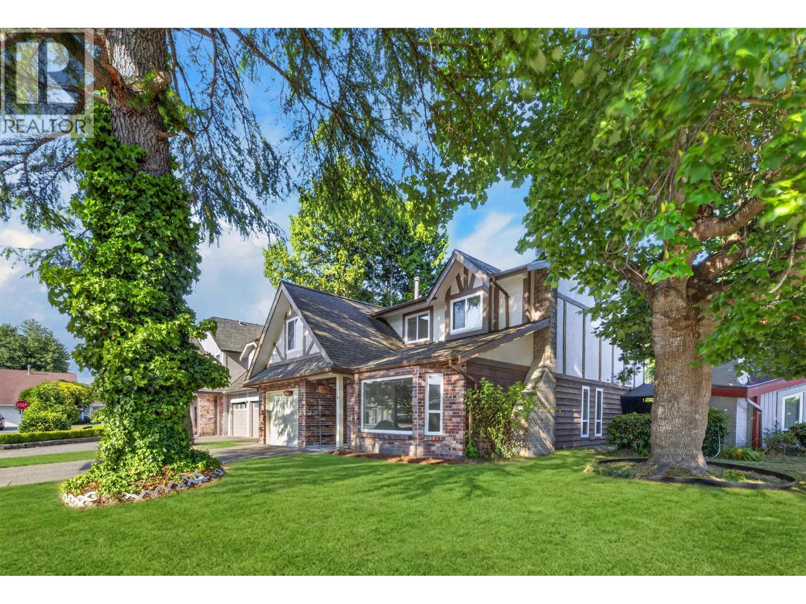 8580 Dakota Place, Richmond, British Columbia V7C 4Y6 - Photo 2 - R3156033
