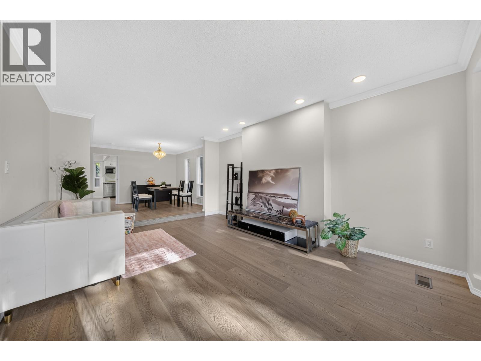 8580 Dakota Place, Richmond, British Columbia V7C 4Y6 - Photo 6 - R3156033