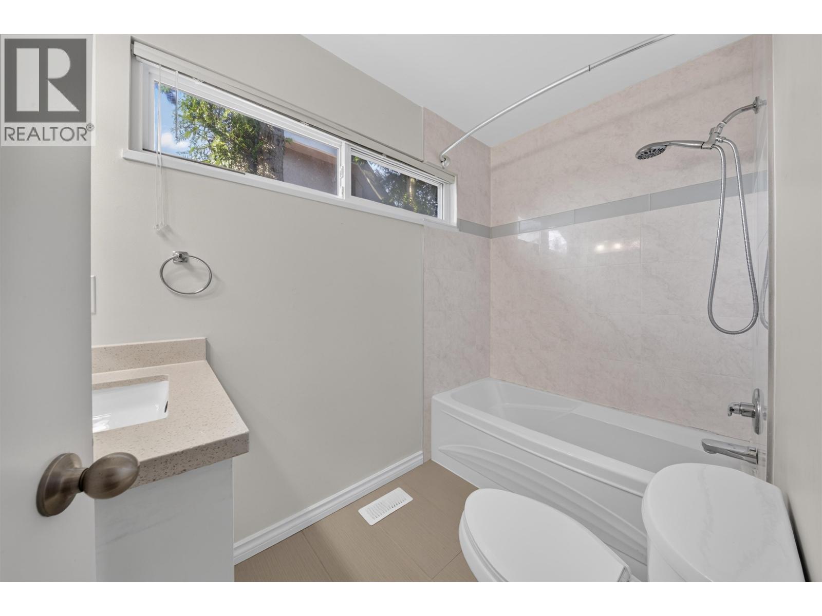 8580 Dakota Place, Richmond, British Columbia V7C 4Y6 - Photo 29 - R3156033