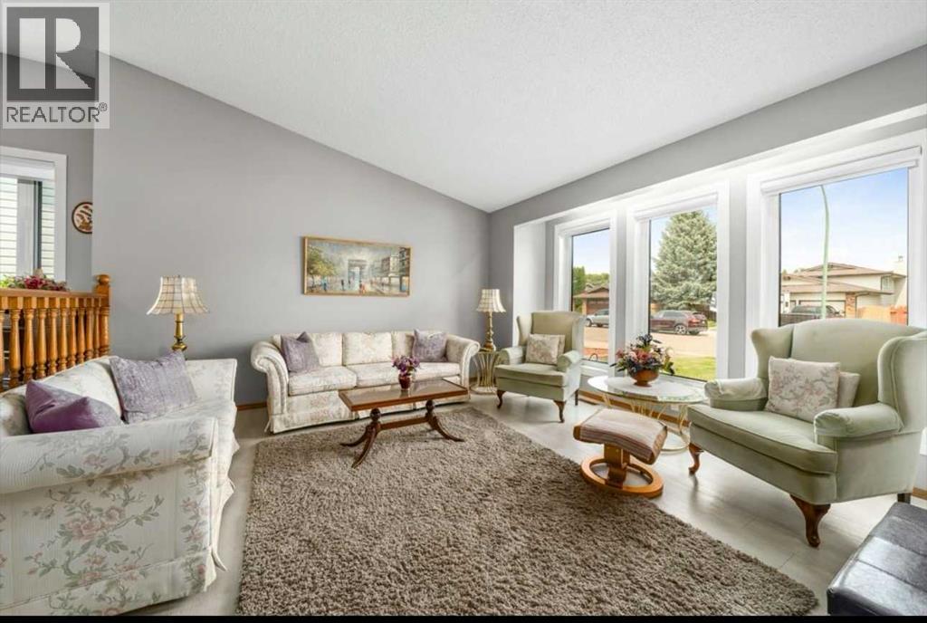 16 Carry Court SE, Medicine Hat, Alberta  T1B 3T9 - Photo 6 - A2331901