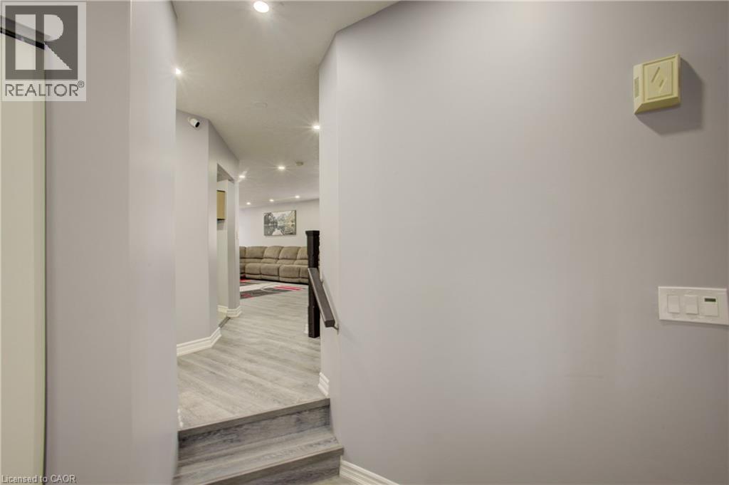 553 Waterton Drive, Waterloo, Ontario  N2V 2K5 - Photo 7 - 40856068