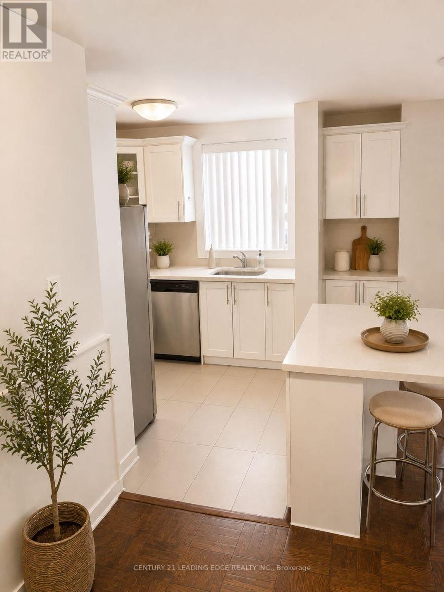 112 - 103 Avenue Road, Toronto, Ontario  M5R 2G9 - Photo 3 - C13680268