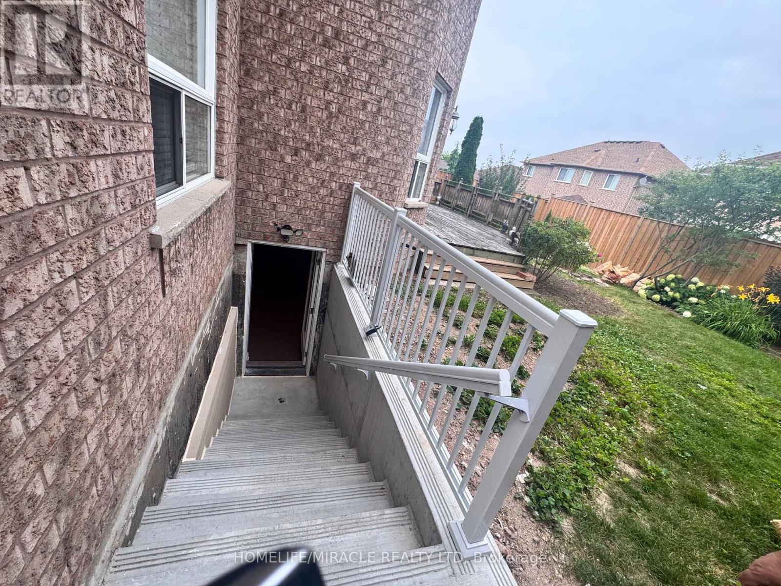 14 Berton Boulevard, Halton Hills, Ontario  L7G 6A5 - Photo 2 - W13680266