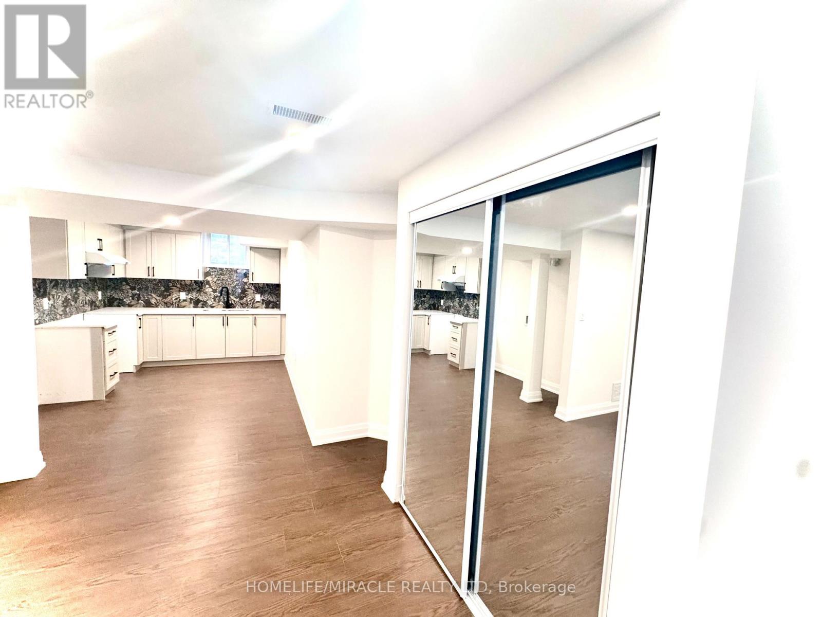14 Berton Boulevard, Halton Hills, Ontario  L7G 6A5 - Photo 4 - W13680266