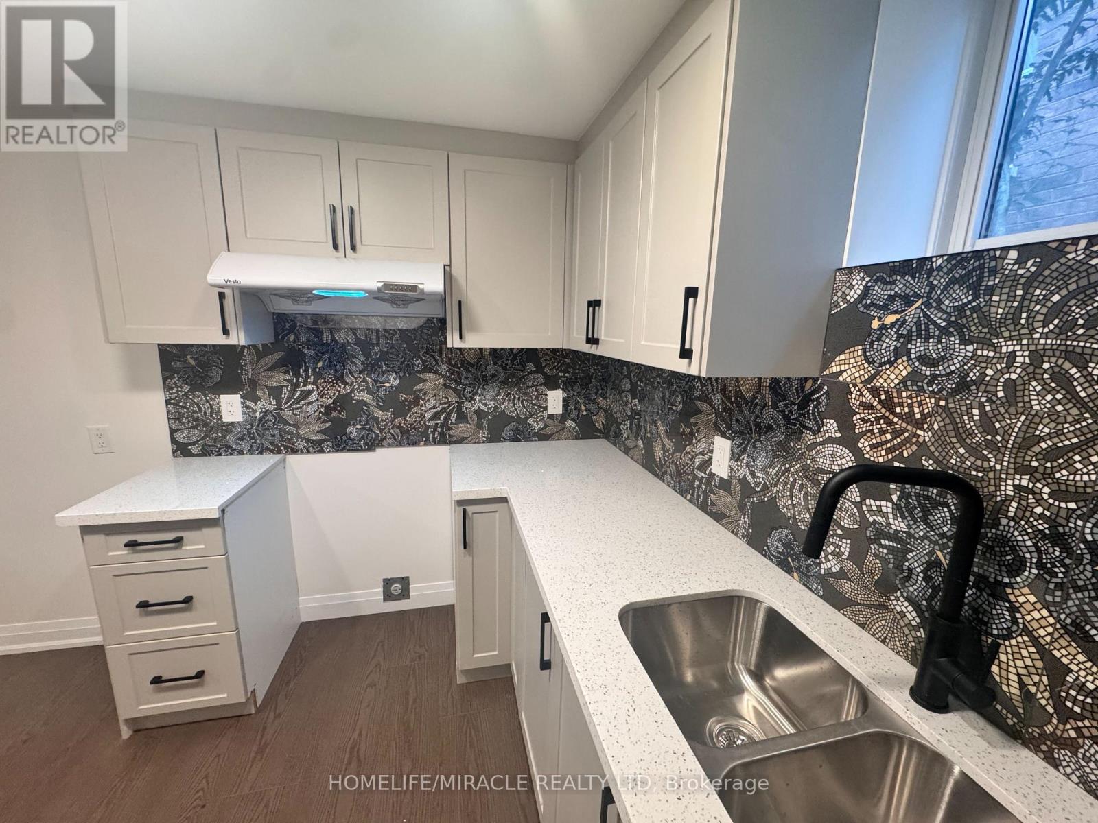 14 Berton Boulevard, Halton Hills, Ontario  L7G 6A5 - Photo 6 - W13680266