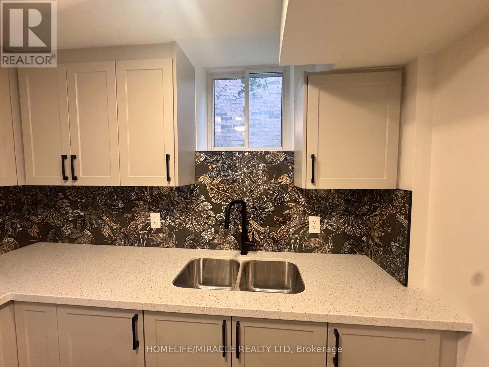 14 Berton Boulevard, Halton Hills, Ontario  L7G 6A5 - Photo 7 - W13680266