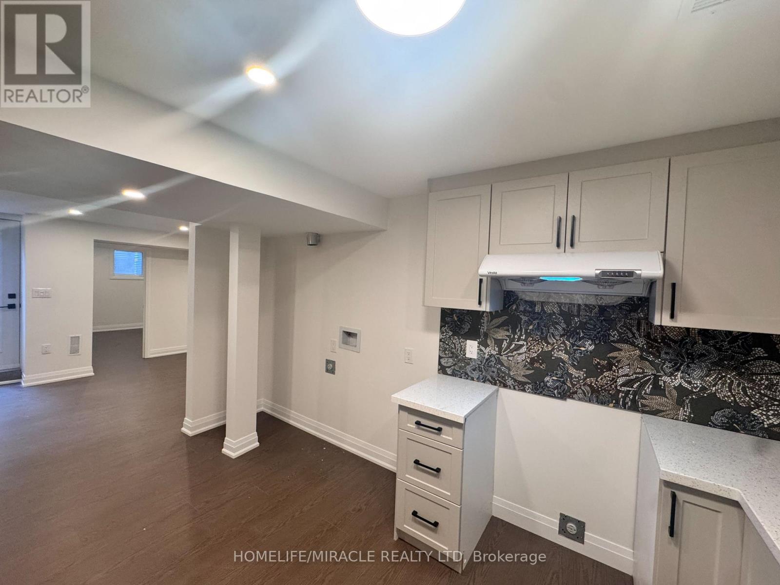 14 Berton Boulevard, Halton Hills, Ontario  L7G 6A5 - Photo 8 - W13680266