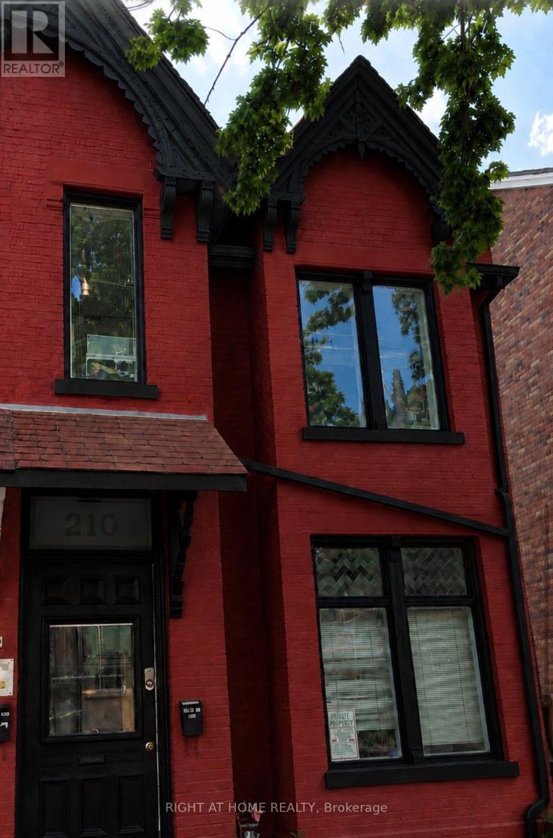 UNIT 2 - 210 MCCAUL STREET, Toronto, Ontario