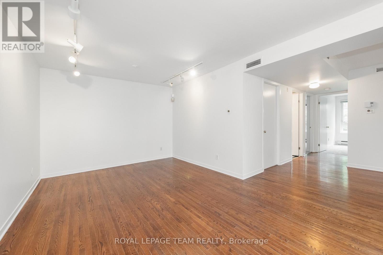 105 - 939 North River Road, Ottawa, Ontario  K1K 4M9 - Photo 12 - X13680286
