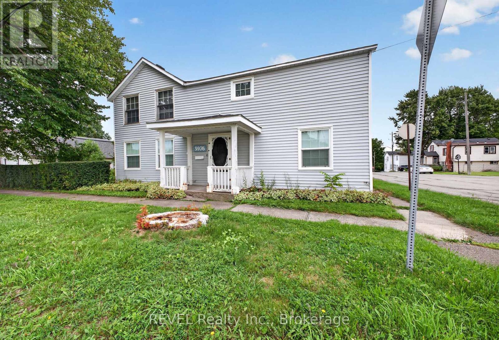 3976 CHIPPAWA PARKWAY, Niagara Falls, Ontario