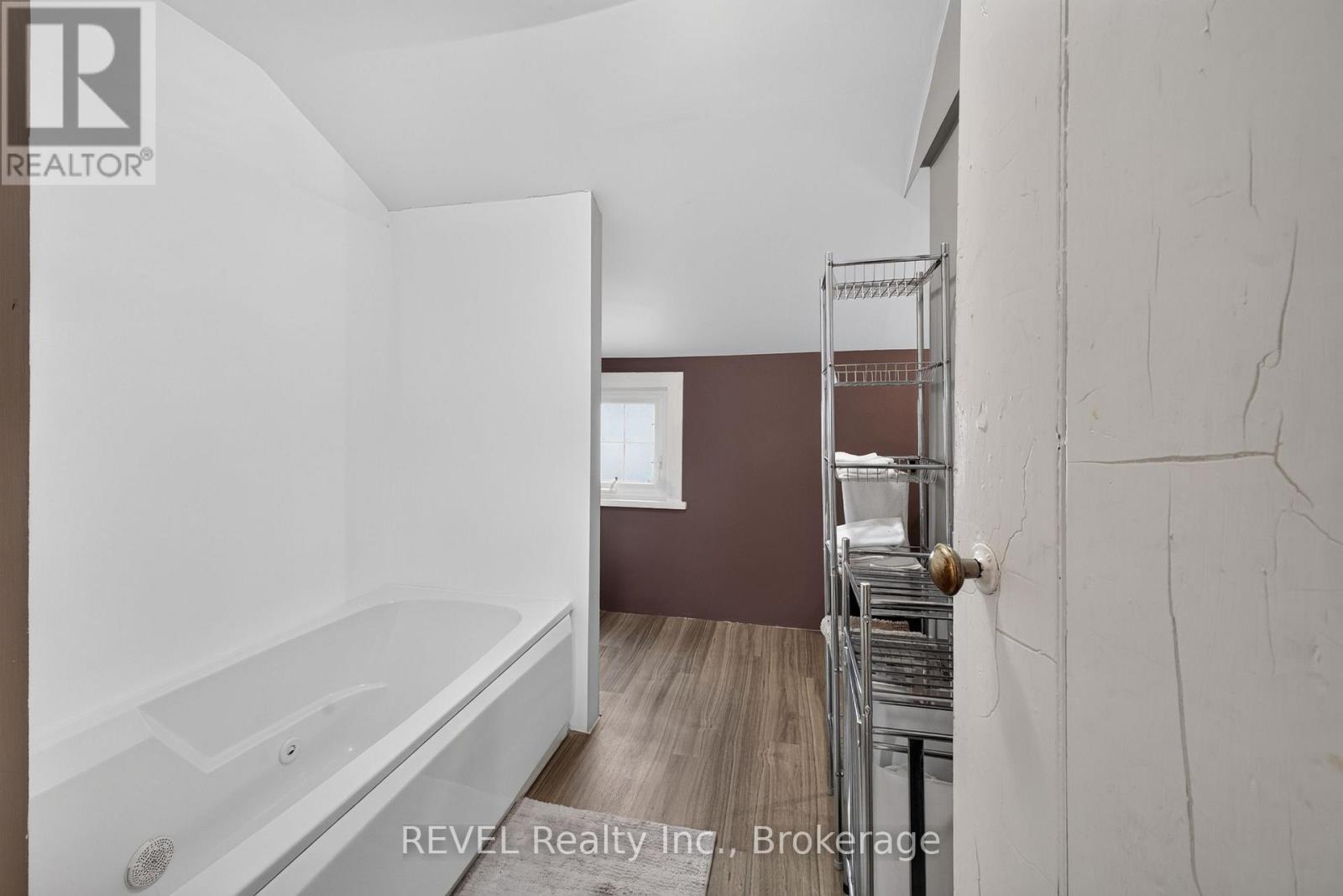 3976 Chippawa Parkway, Niagara Falls, Ontario  L2G 6E3 - Photo 20 - X13680282