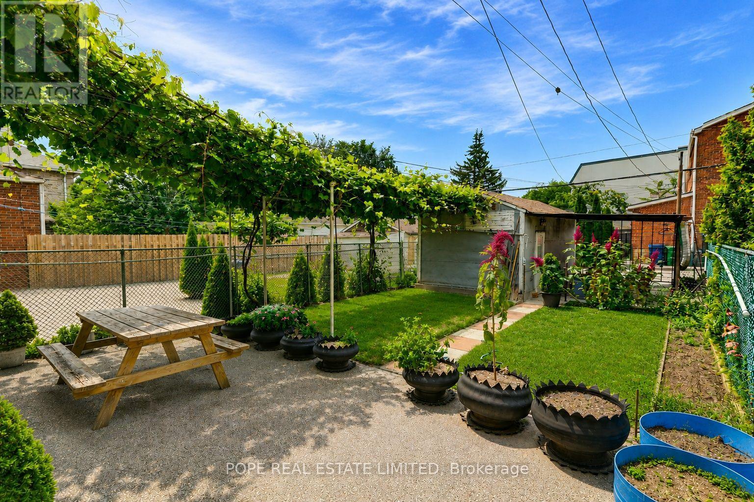 210 Donlands Avenue, Toronto, Ontario  M4J 3R1 - Photo 10 - E13680284