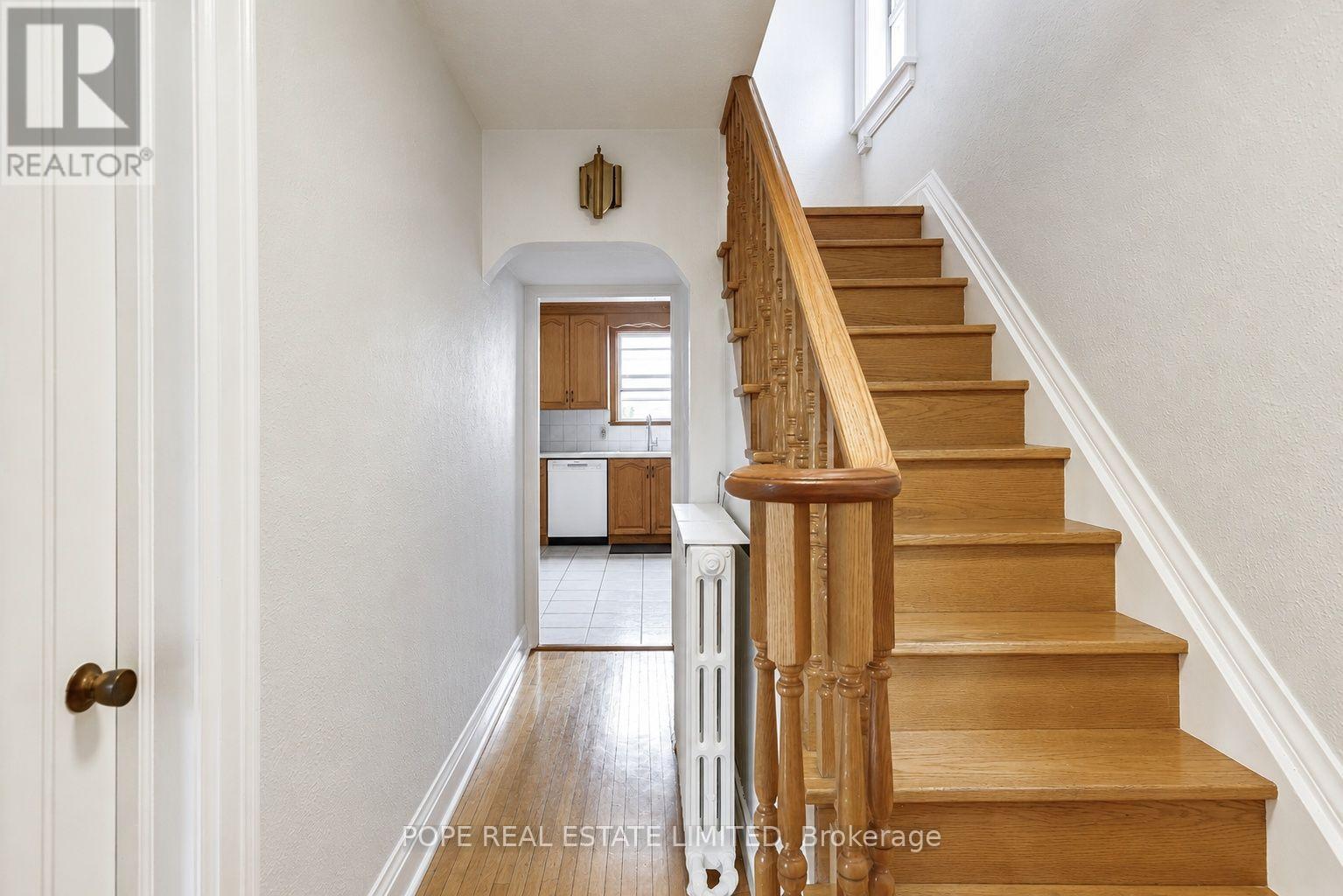 210 Donlands Avenue, Toronto, Ontario  M4J 3R1 - Photo 11 - E13680284