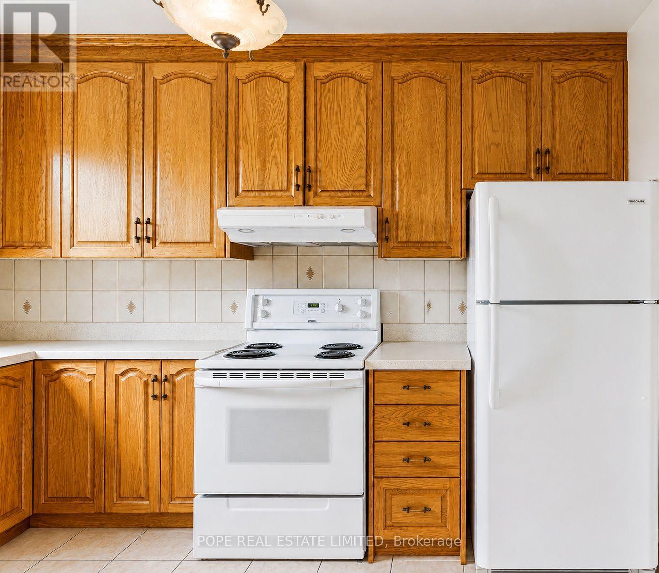 210 Donlands Avenue, Toronto, Ontario  M4J 3R1 - Photo 16 - E13680284
