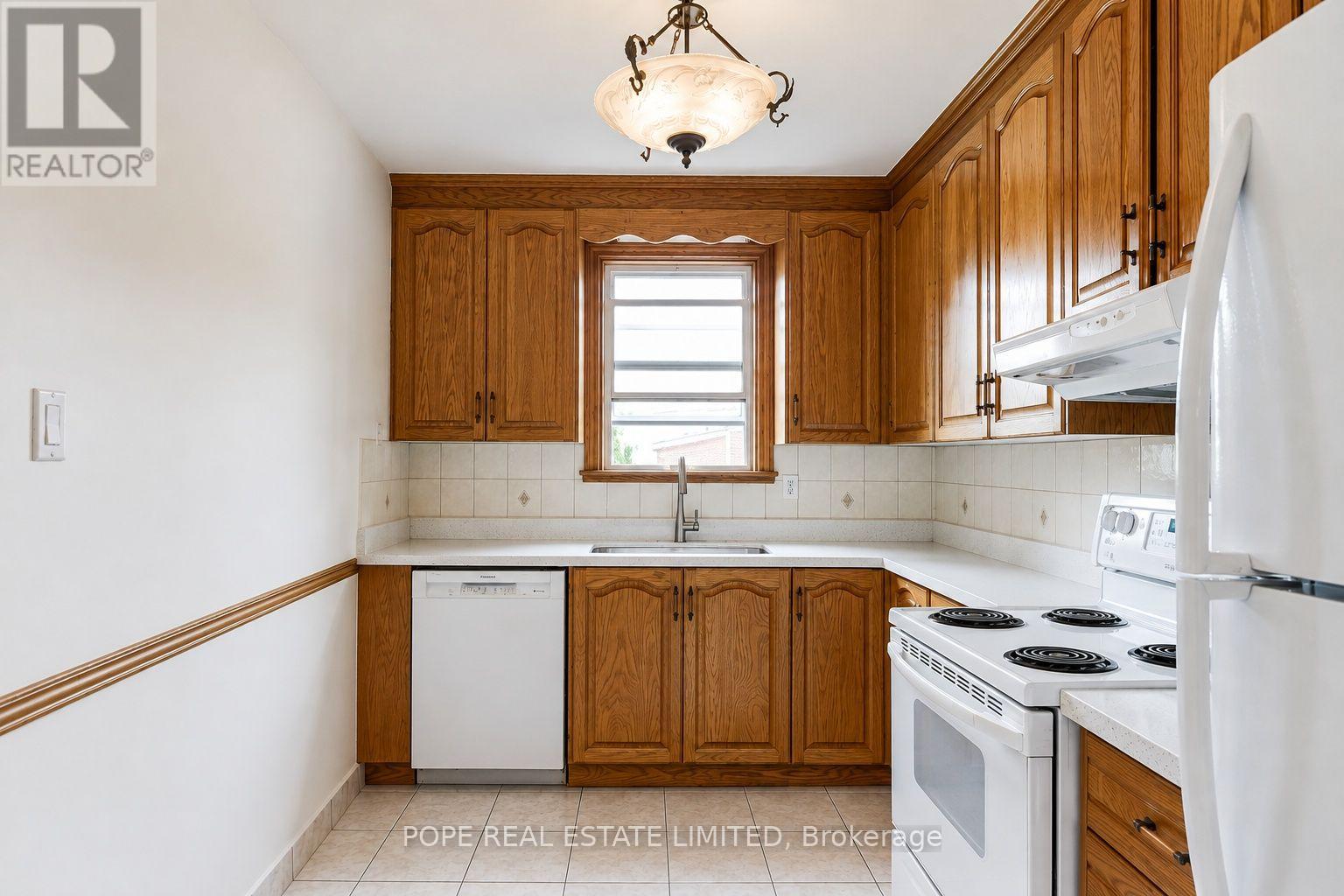 210 Donlands Avenue, Toronto, Ontario  M4J 3R1 - Photo 17 - E13680284
