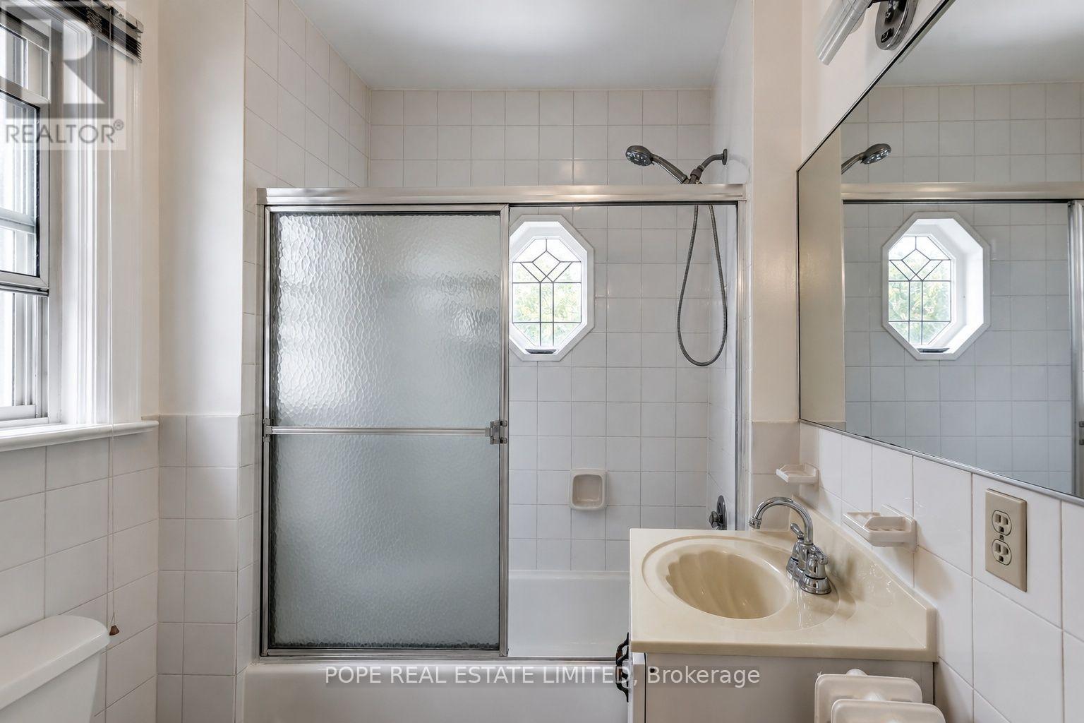 210 Donlands Avenue, Toronto, Ontario  M4J 3R1 - Photo 19 - E13680284