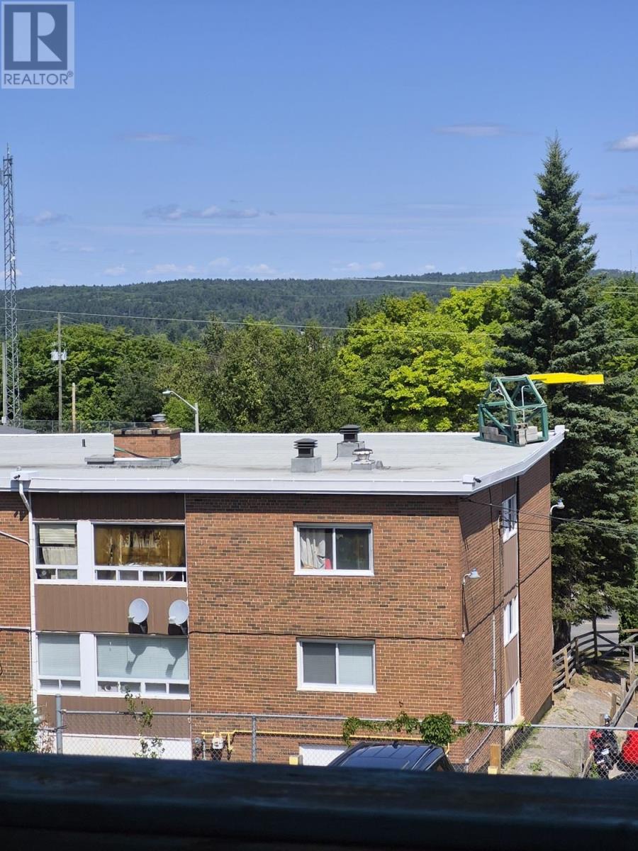 9-102 Hutchison Ave, Elliot Lake, Ontario  P5A 1W8 - Photo 3 - SM262129
