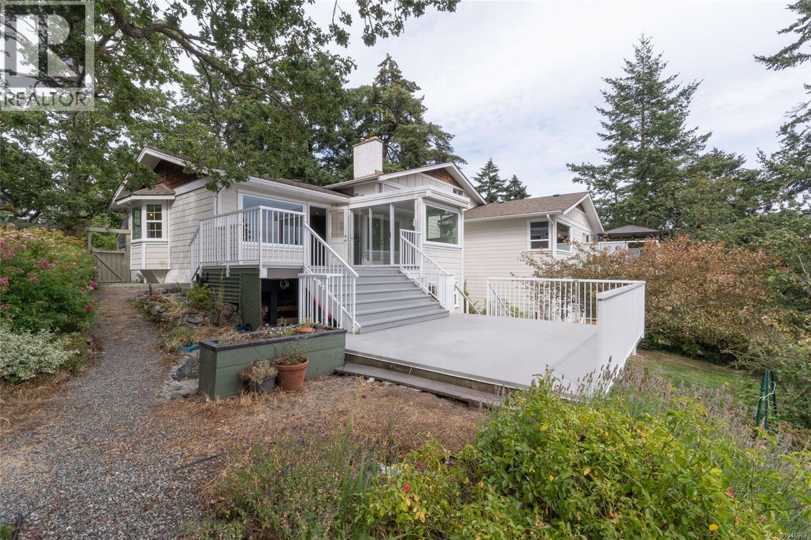 253/255 Heddle Ave, View Royal, British Columbia  V9B 1T9 - Photo 12 - 1046967